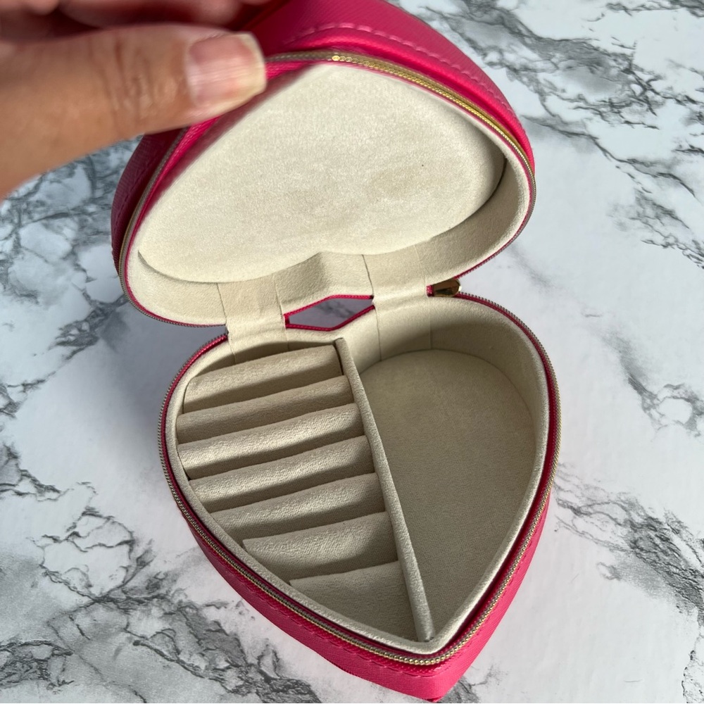 Kendra Scott Heart Jewelry Case in Hot Pink - Picture 10 of 12